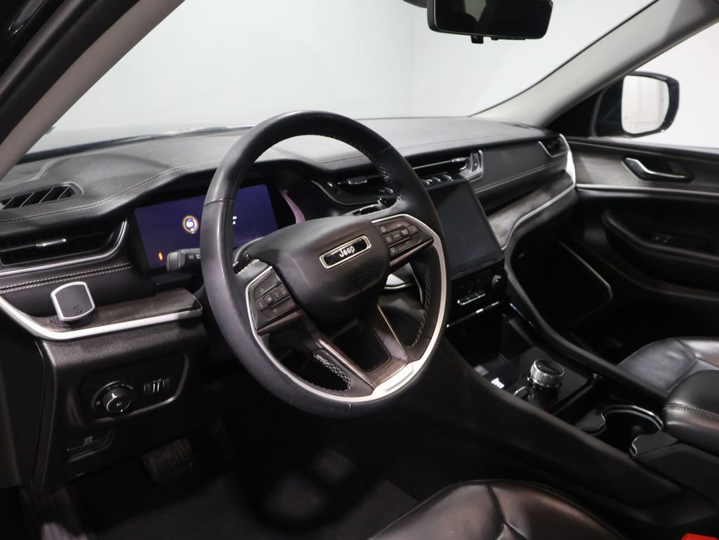 Used 2023 Jeep Grand Cherokee L Limited w/ Luxury Tech Group II image 16