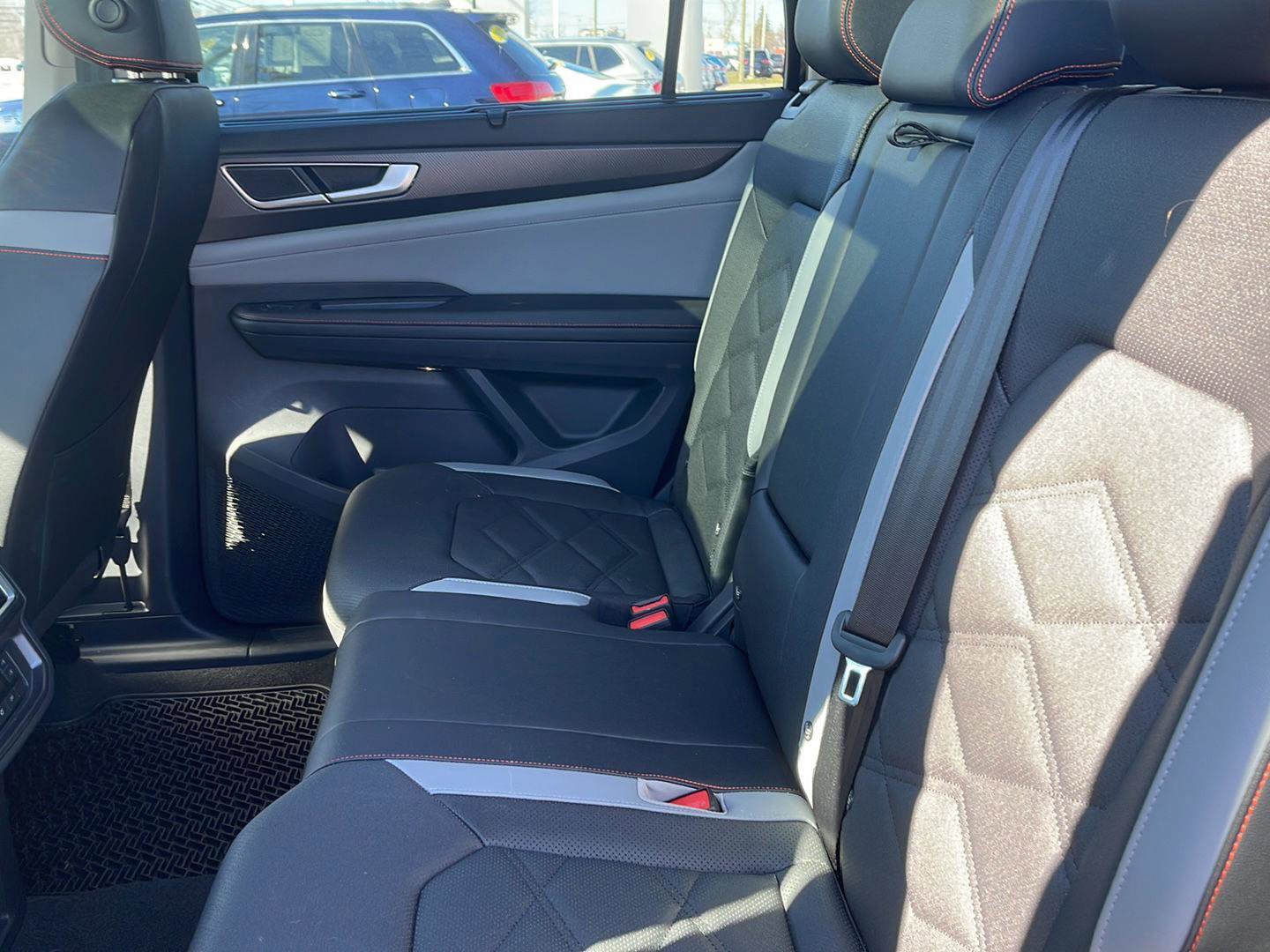 Used 2025 Volkswagen Atlas Peak Edition SE image 7