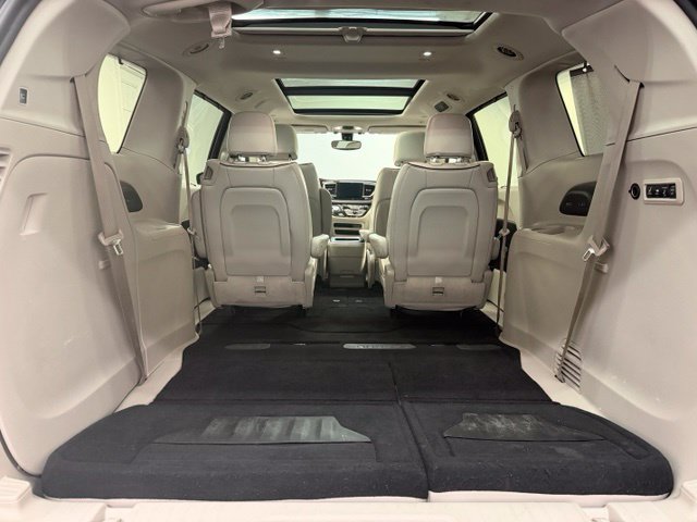 Used 2019 Chrysler Pacifica Limited FWD image 40