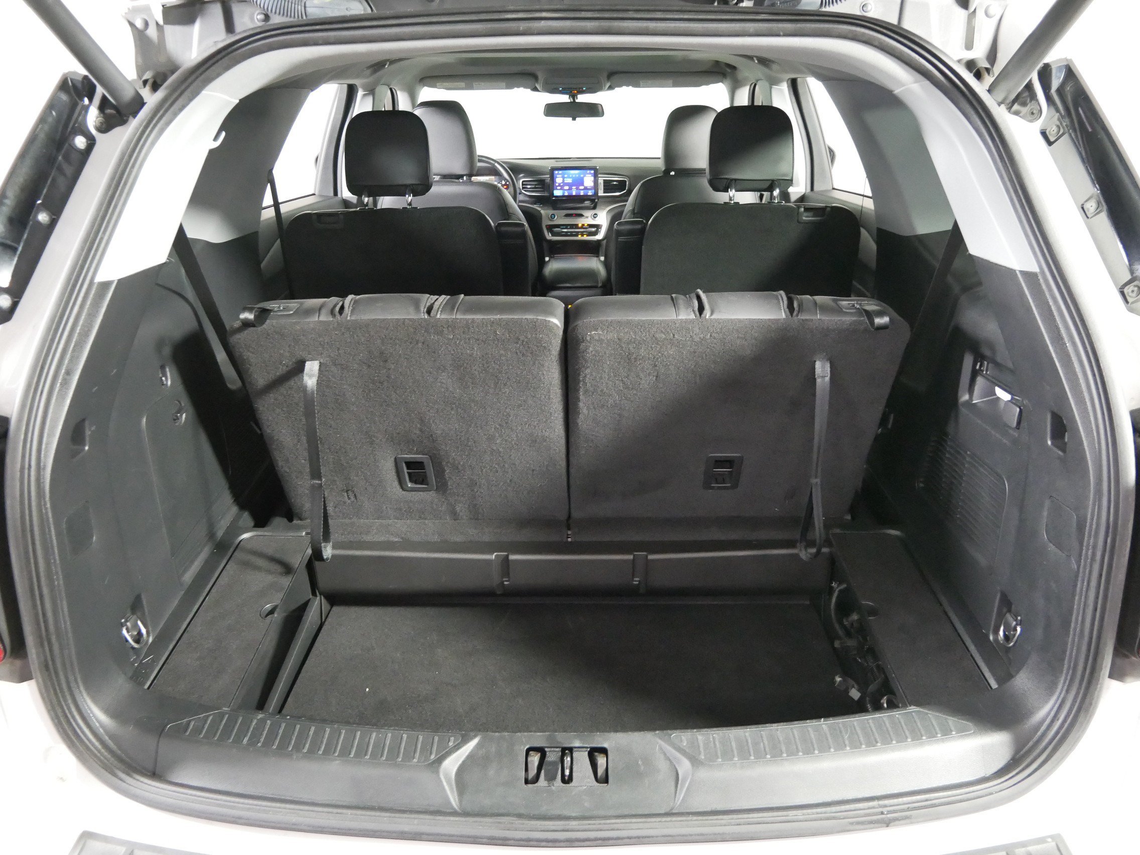 Used 2023 Ford Explorer XLT AWD/4WD image 18