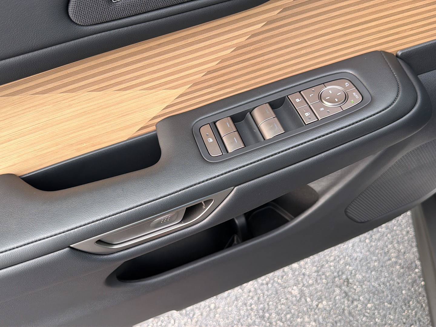 New 2026 Lexus ES 350e w/ Accessory Package (Z2) FWD image 33