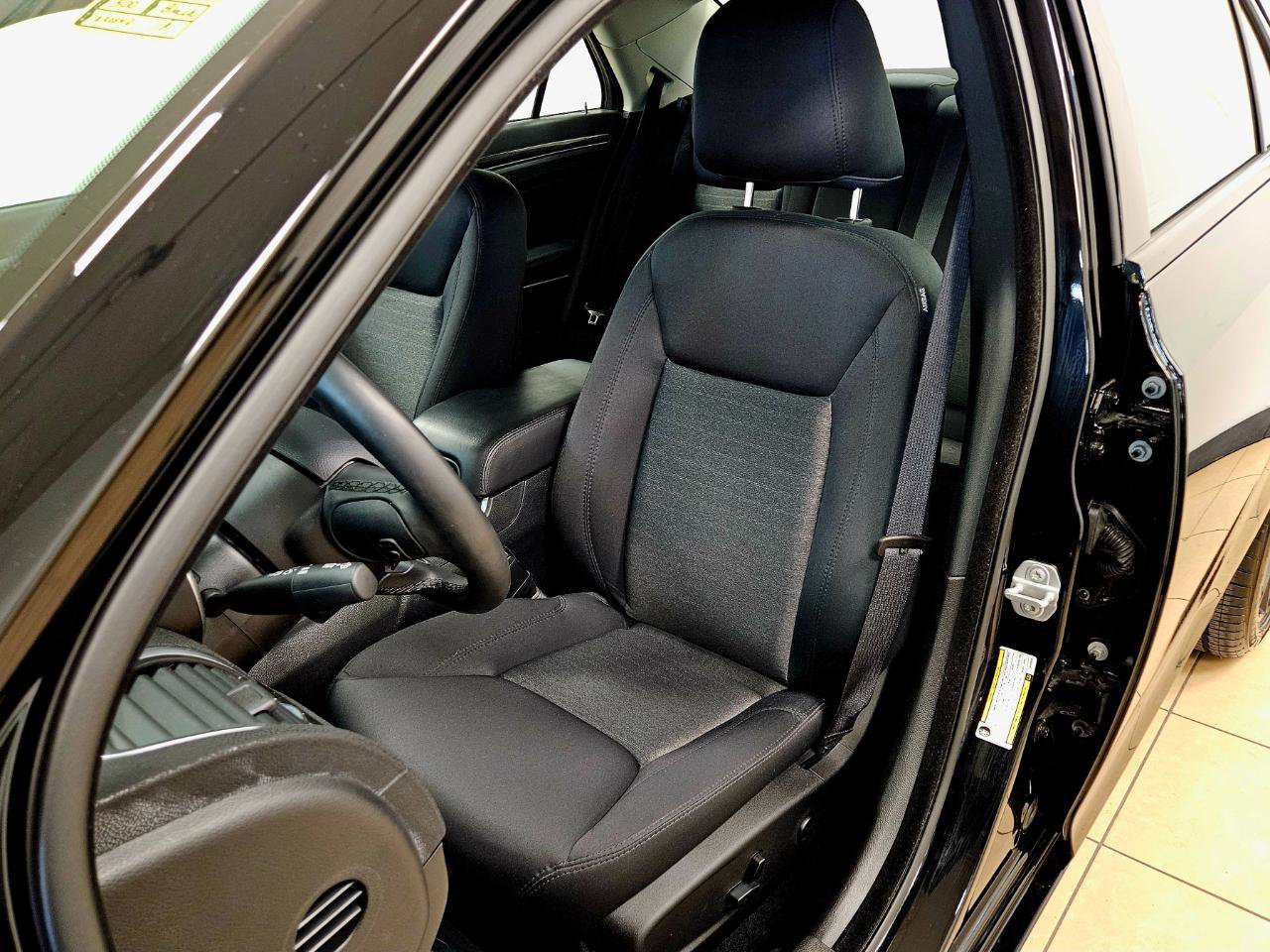 Used 2020 Chrysler 300 Touring w/ Sport Appearance Package image 9