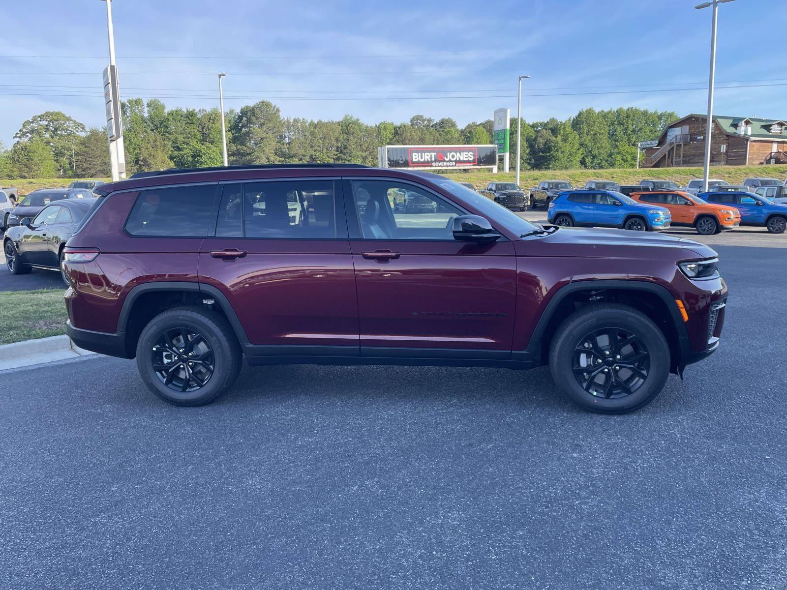 New 2026 Jeep Grand Cherokee L 4WD image 2