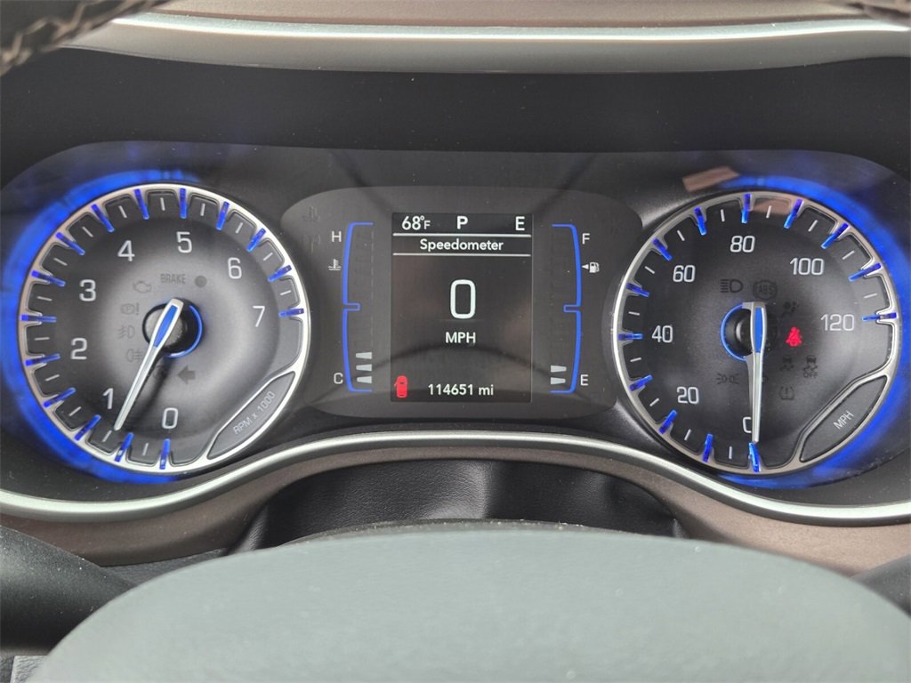 Used 2022 Chrysler Voyager LX image 31