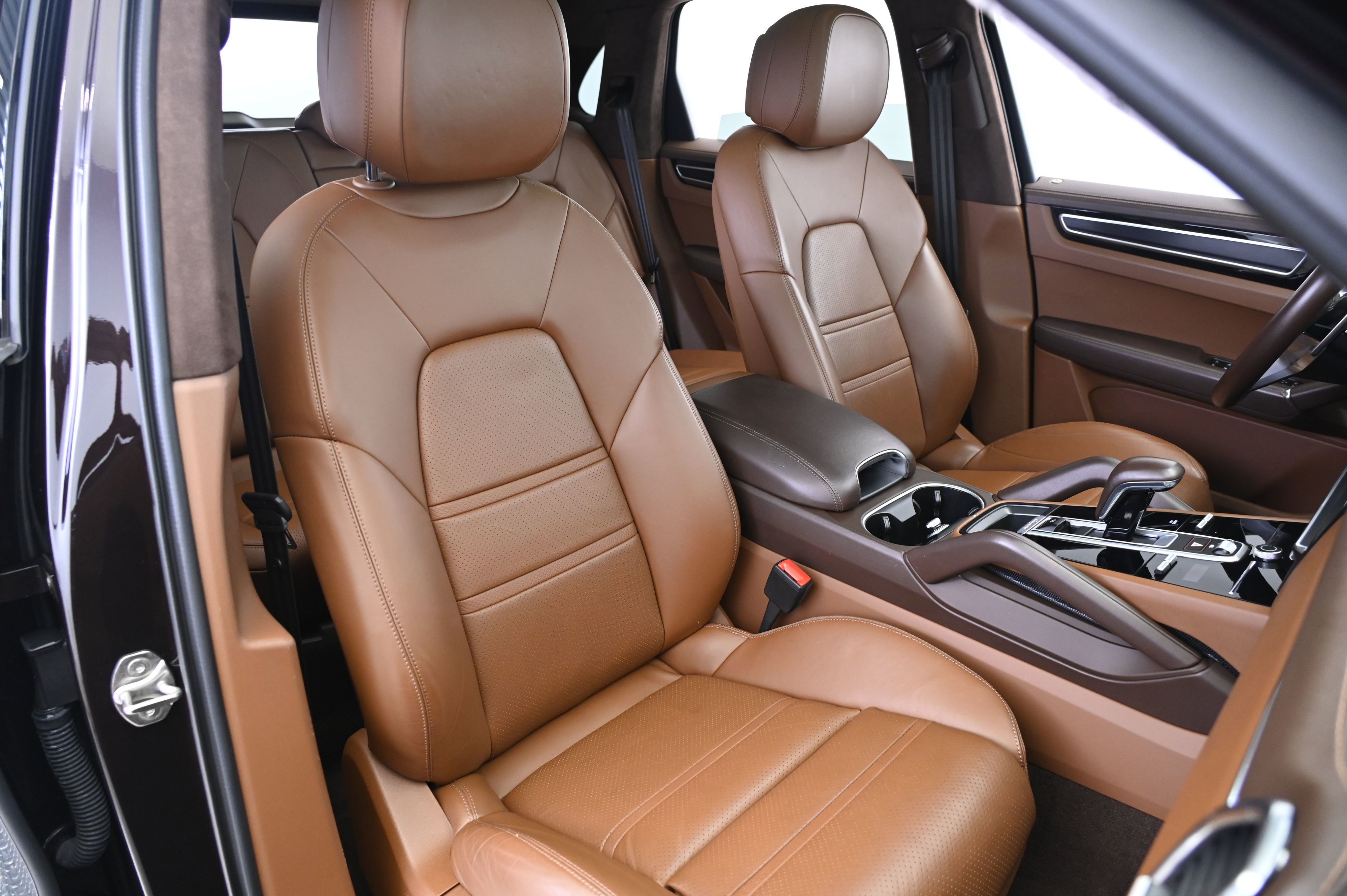 Used 2022 Porsche Cayenne GTS image 24