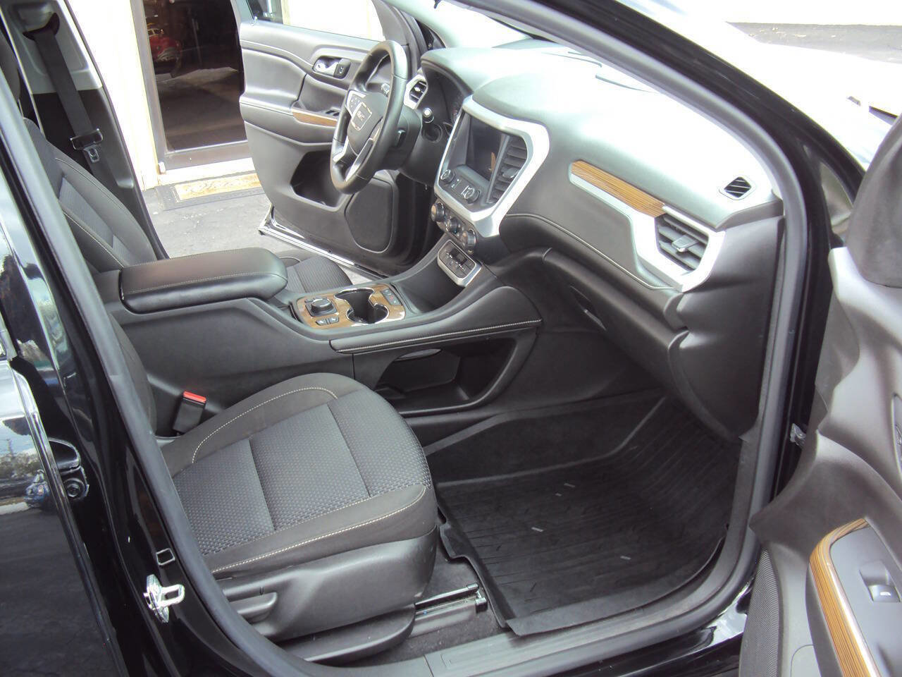 Used 2021 GMC Acadia SLE w/ Driver Convenience Package AWD/4WD image 9
