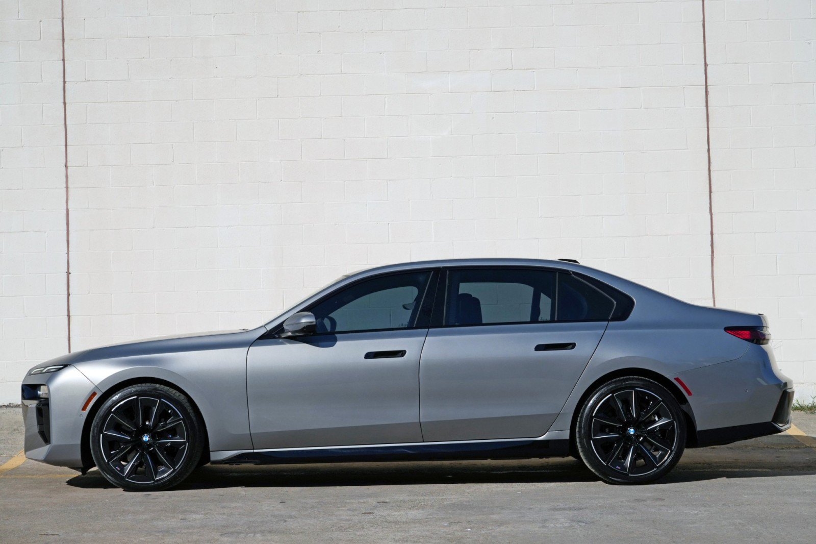Used 2023 BMW 740i RWD image 9