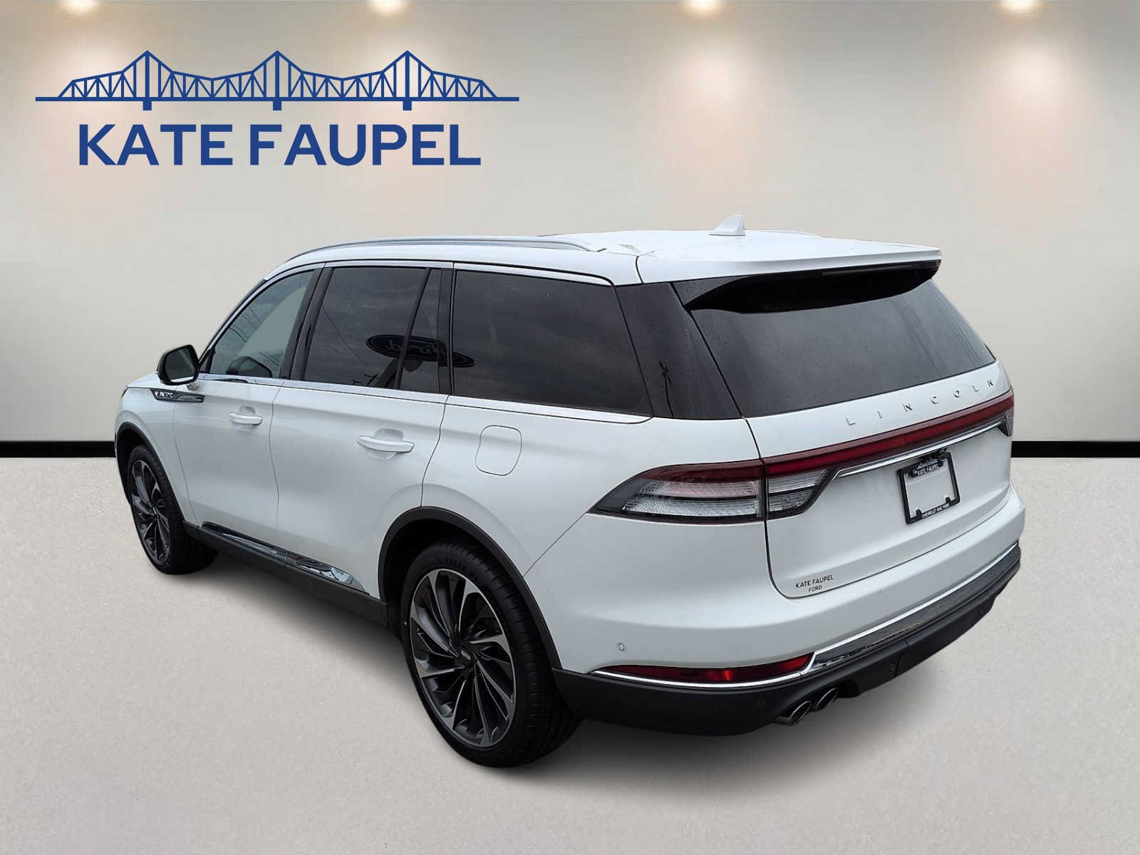 Used 2021 Lincoln Aviator Reserve w/ Equipment Group 202A AWD/4WD image 2