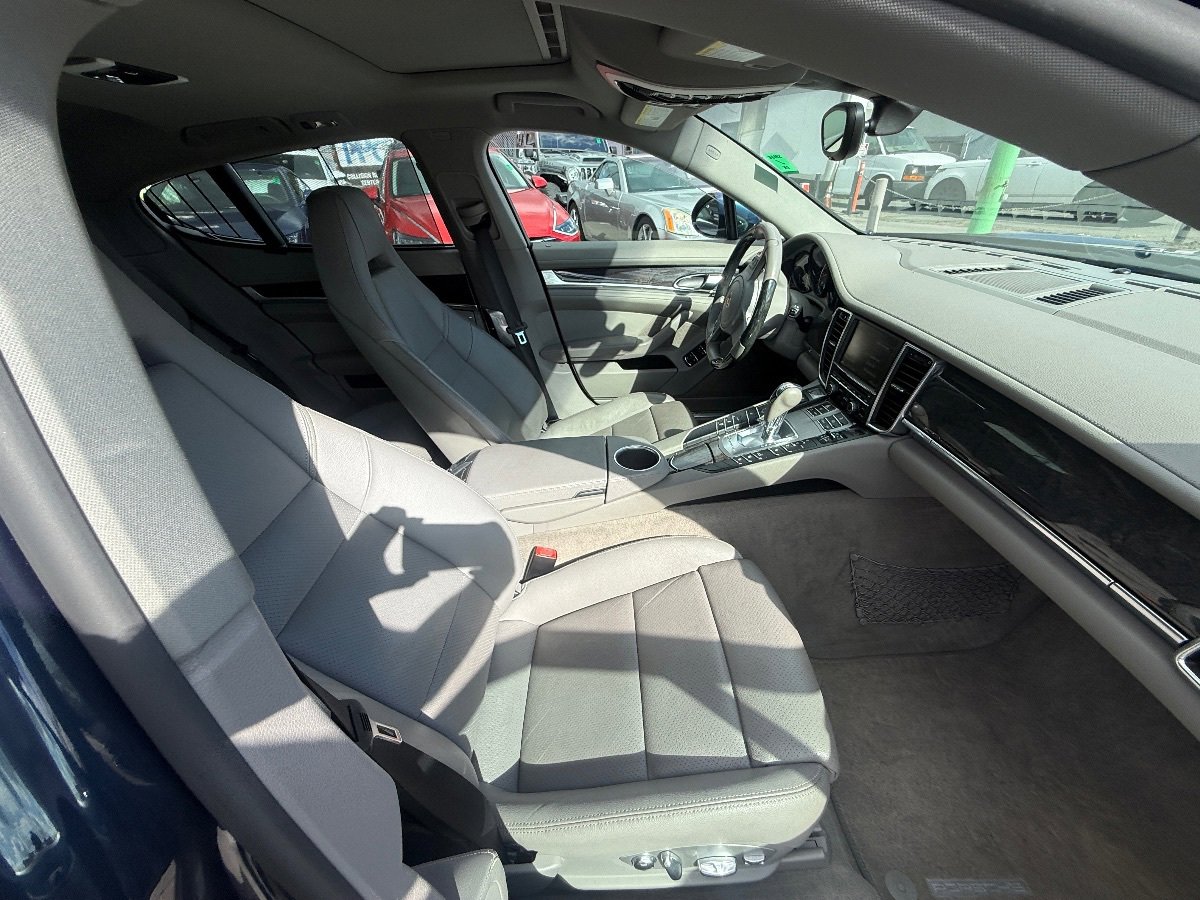 Used 2012 Porsche Panamera 4 image 15