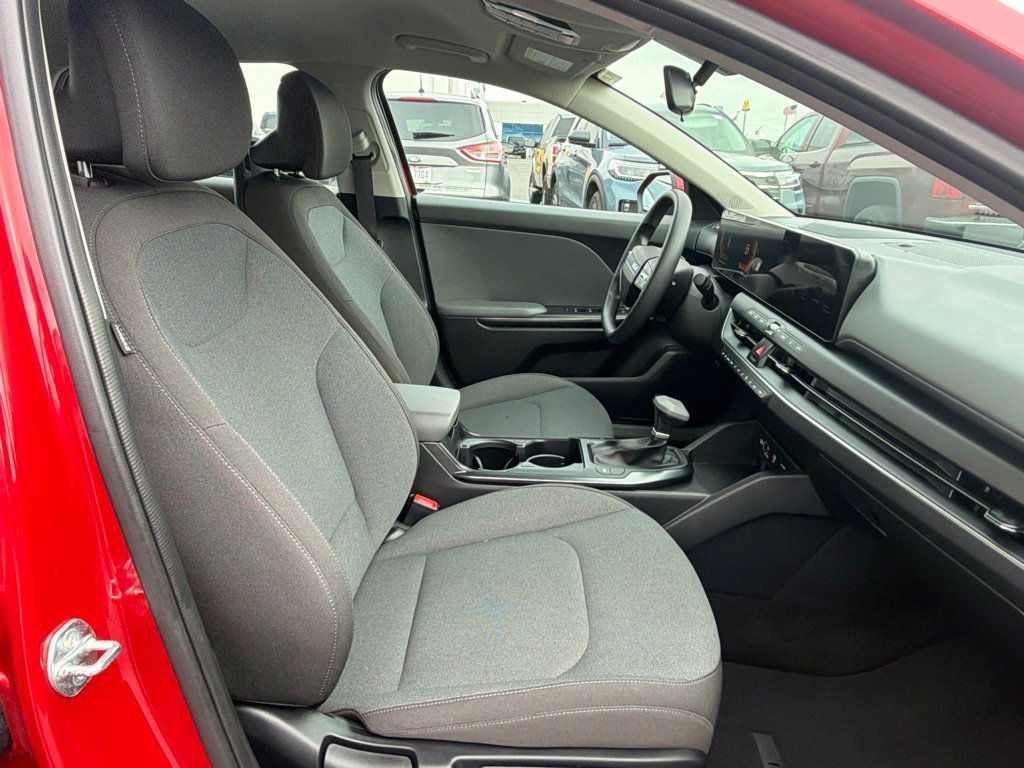 Used 2025 Kia K4 FWD image 41