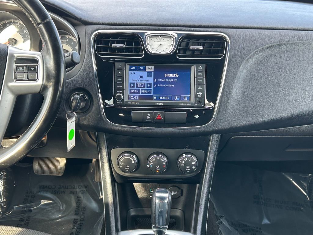 Used 2011 Chrysler 200 Touring FWD image 23