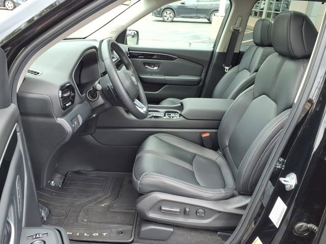Certified 2025 Honda Pilot Touring image 4