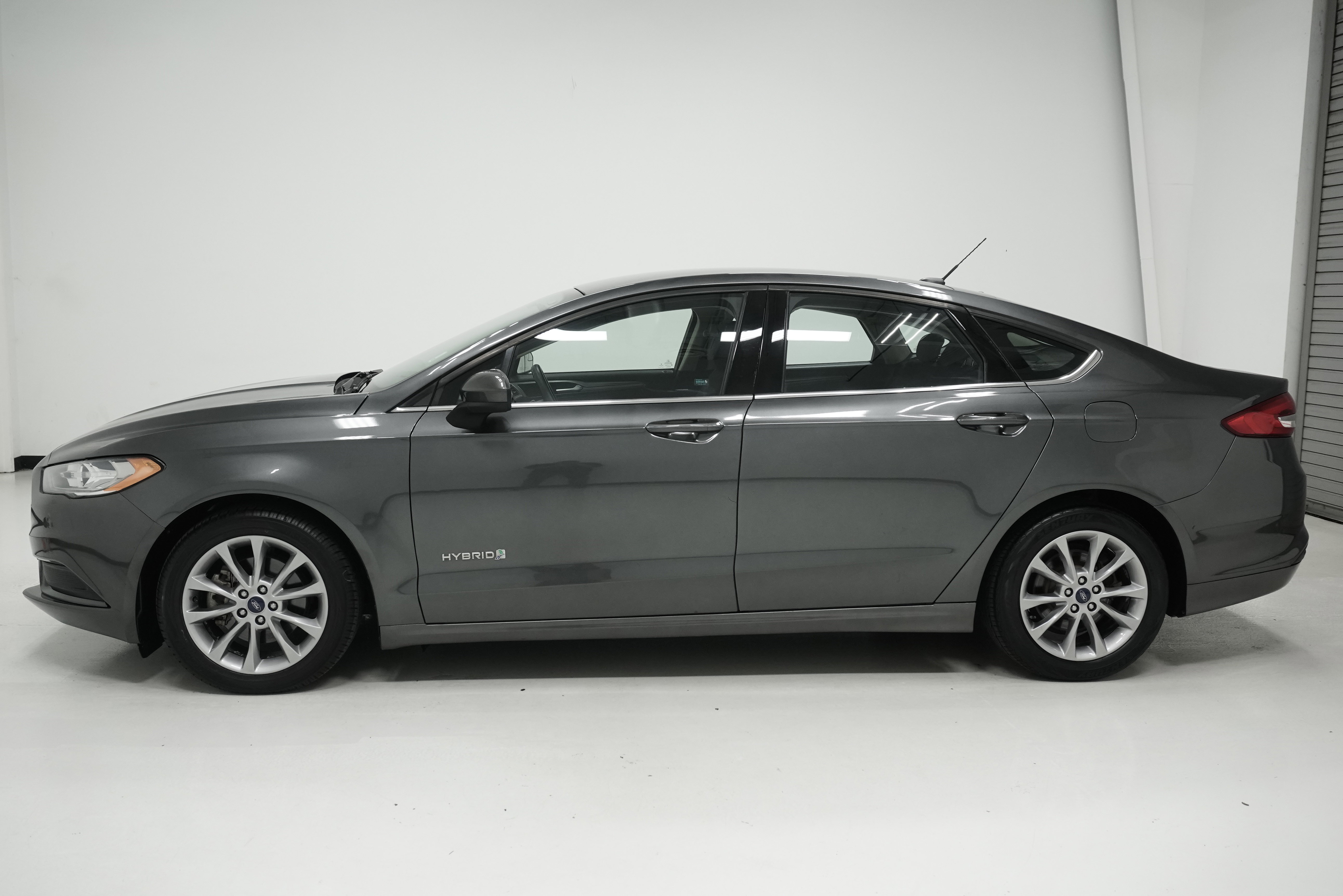 Used 2017 Ford Fusion SE FWD image 7