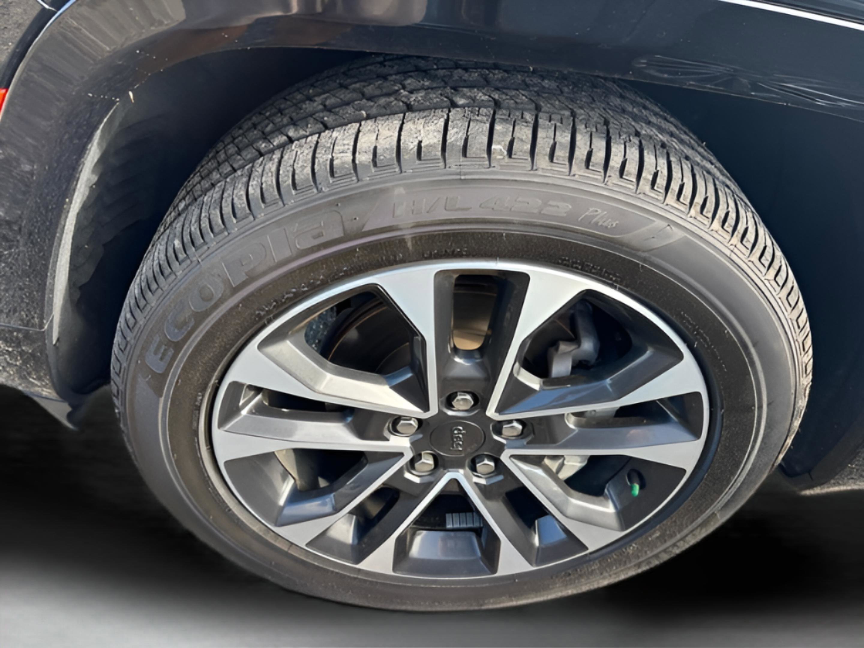 Used 2023 Jeep Grand Cherokee Overland w/ Adv Protech Group III image 23