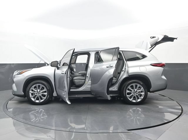 Used 2021 Toyota Highlander Limited FWD image 32