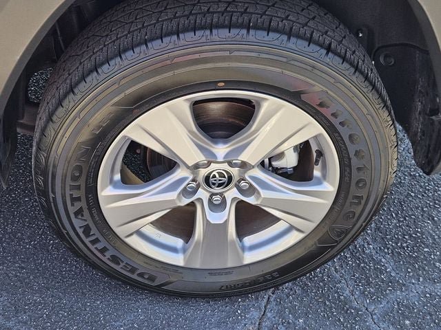 Used 2025 Toyota RAV4 XLE AWD/4WD image 10