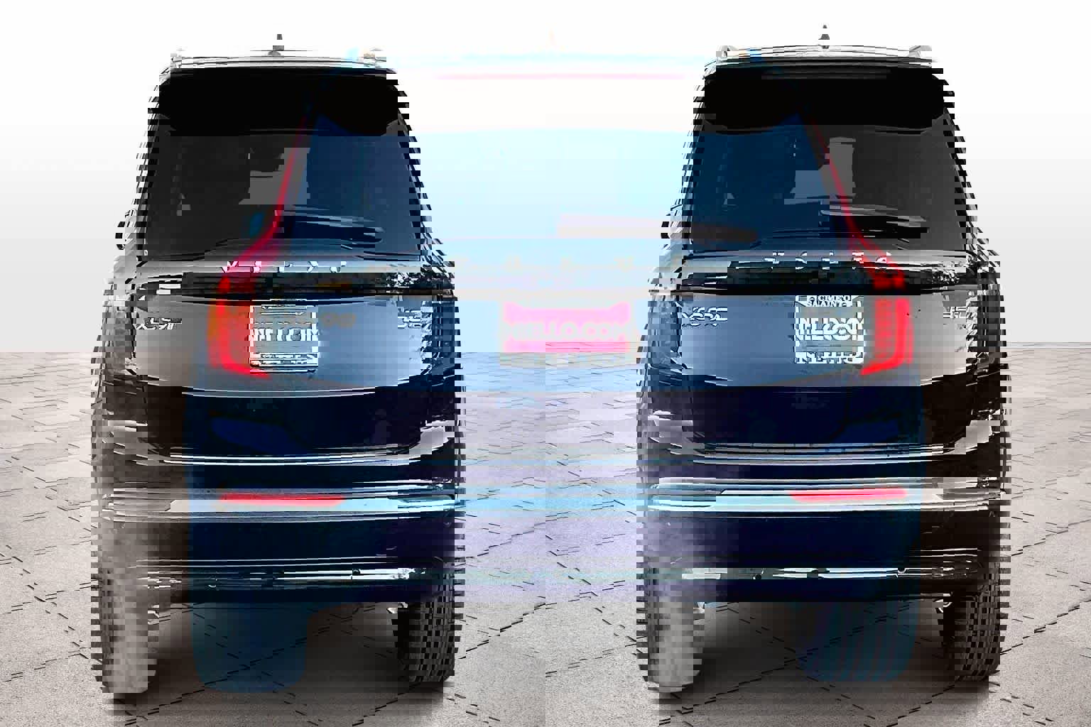 New 2026 Volvo XC90 B5 Plus w/ Protection Package image 6