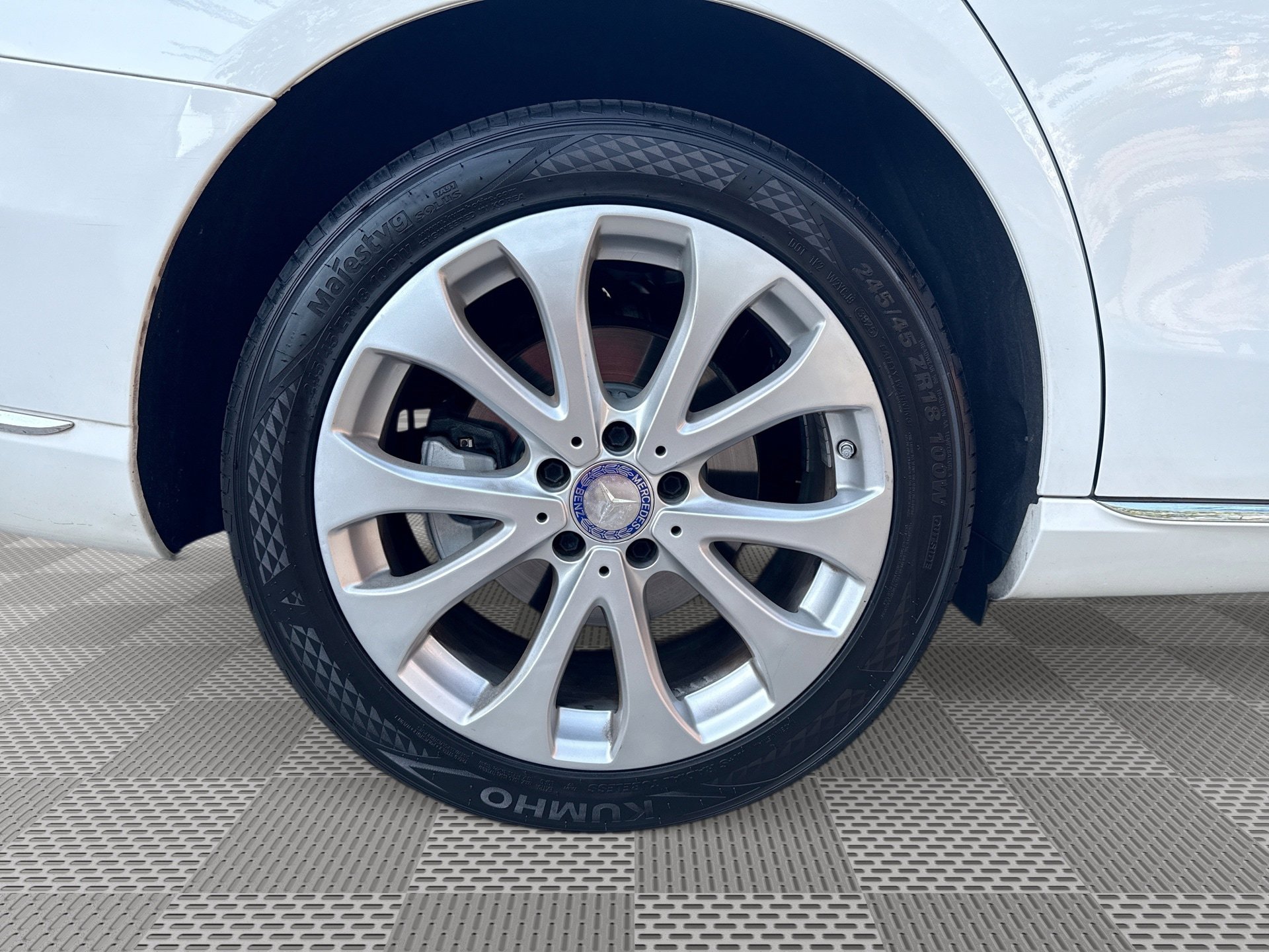 Used 2017 Mercedes-Benz E 300 4MATIC image 30