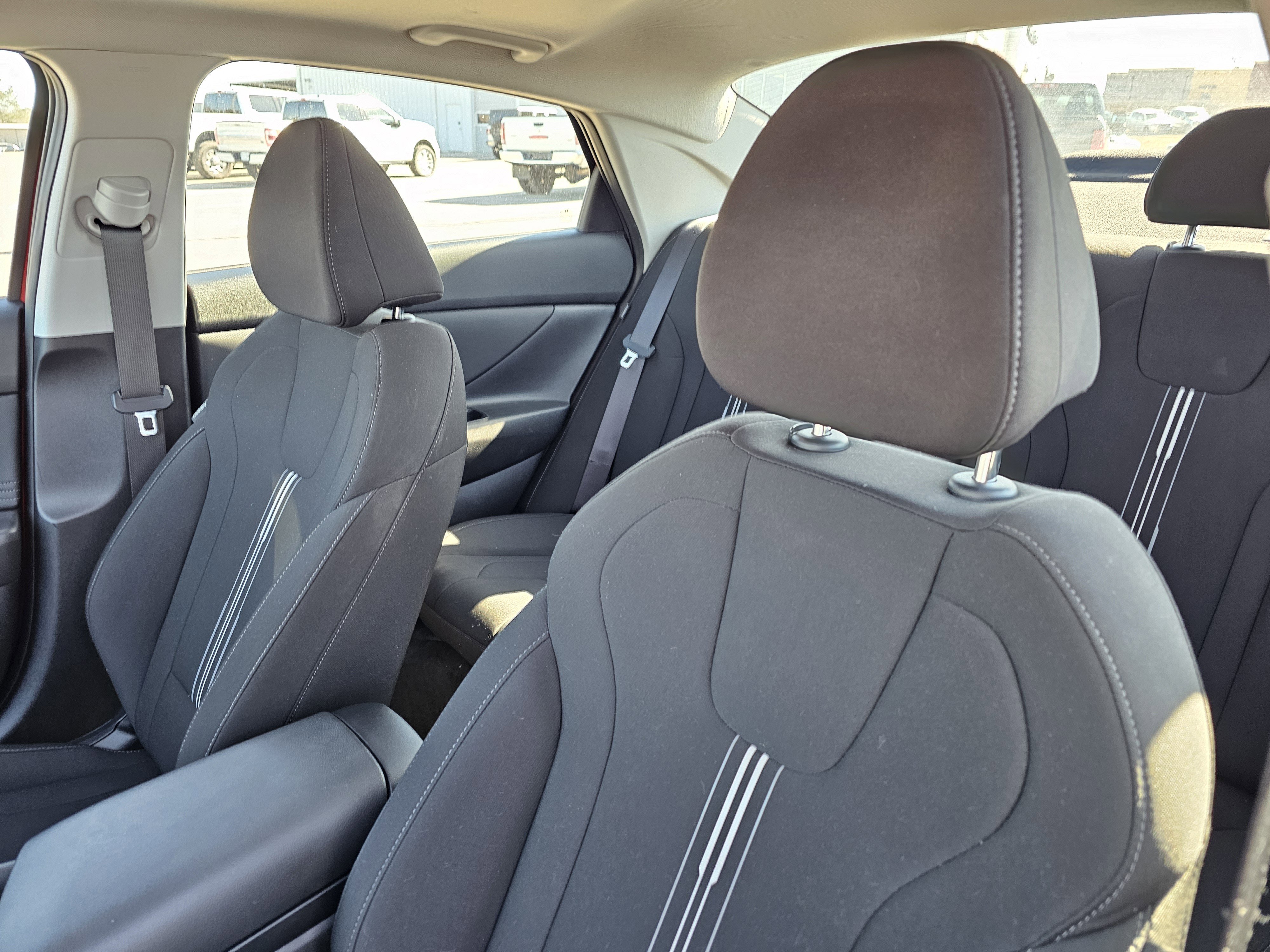 Used 2025 Hyundai Elantra SEL image 16