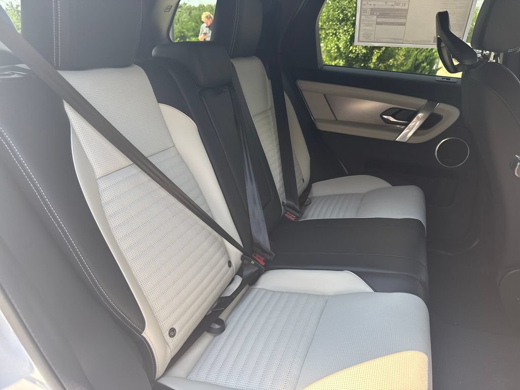 New 2026 Land Rover Discovery Sport Landmark AWD/4WD image 17
