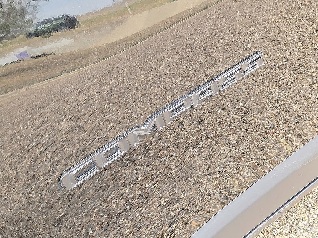 Used 2023 Jeep Compass Altitude w/ Convenience Group image 11