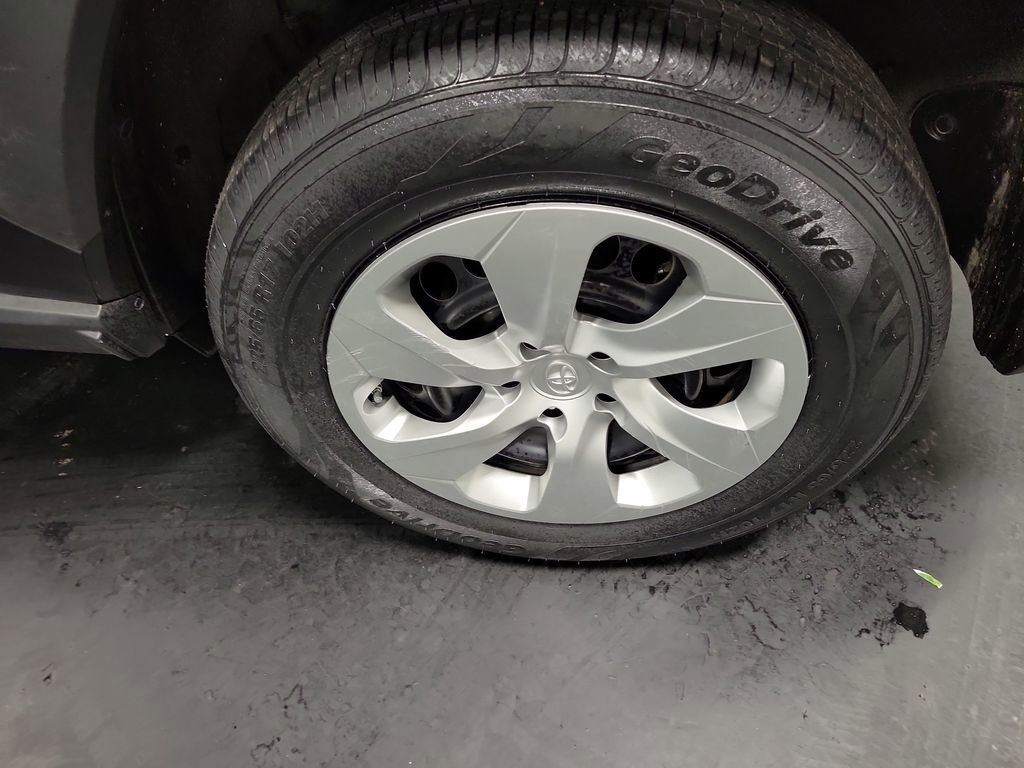 Used 2020 Toyota RAV4 LE image 10