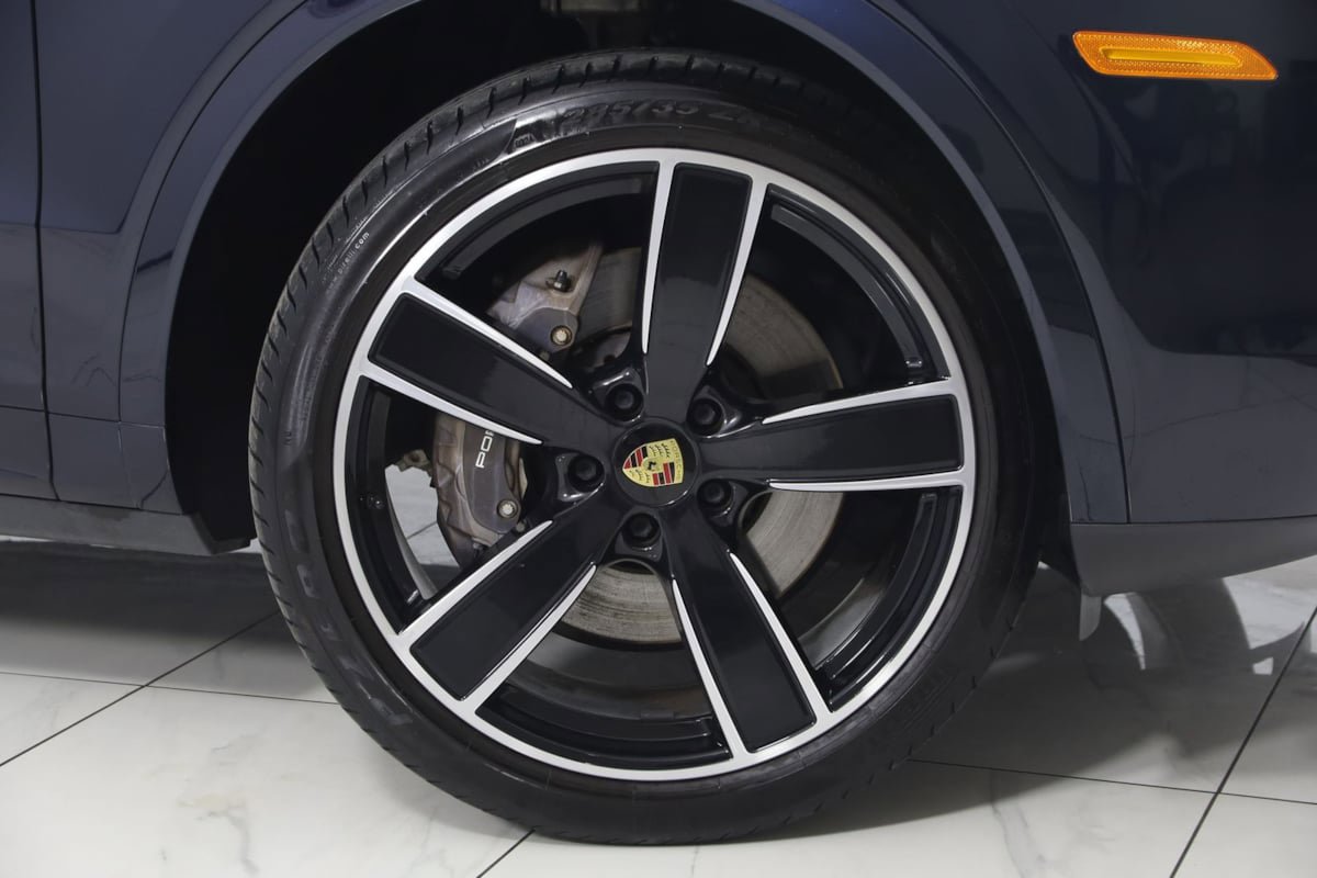 Used 2022 Porsche Cayenne Platinum Edition w/ Premium Package Plus AWD/4WD image 15