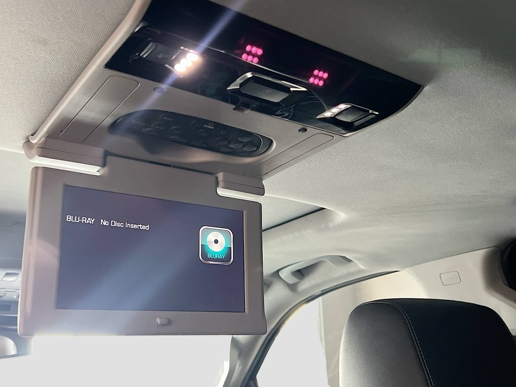 Used 2019 Chevrolet Suburban Premier AWD/4WD image 27