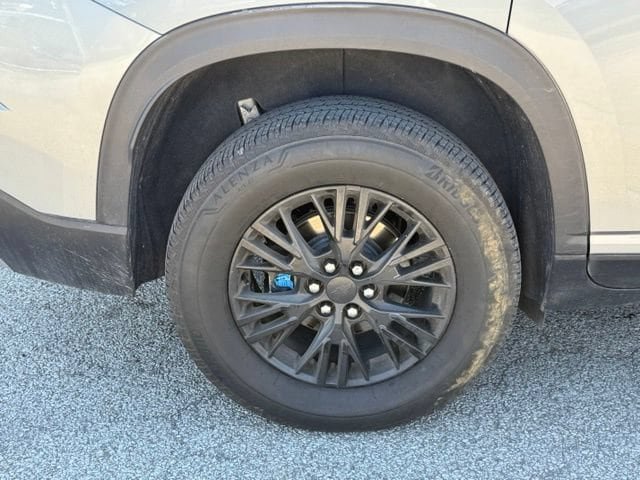 Used 2024 Chevrolet Traverse LT FWD image 11