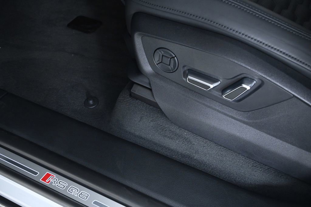 New 2025 Audi RS Q8 performance image 18