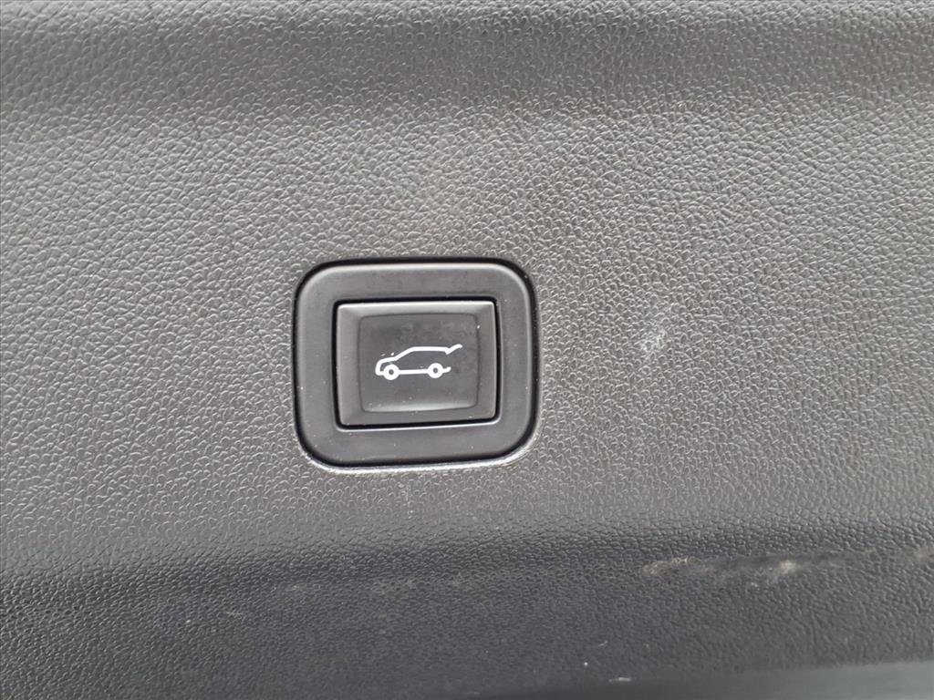 Used 2023 Chevrolet Suburban Premier image 25