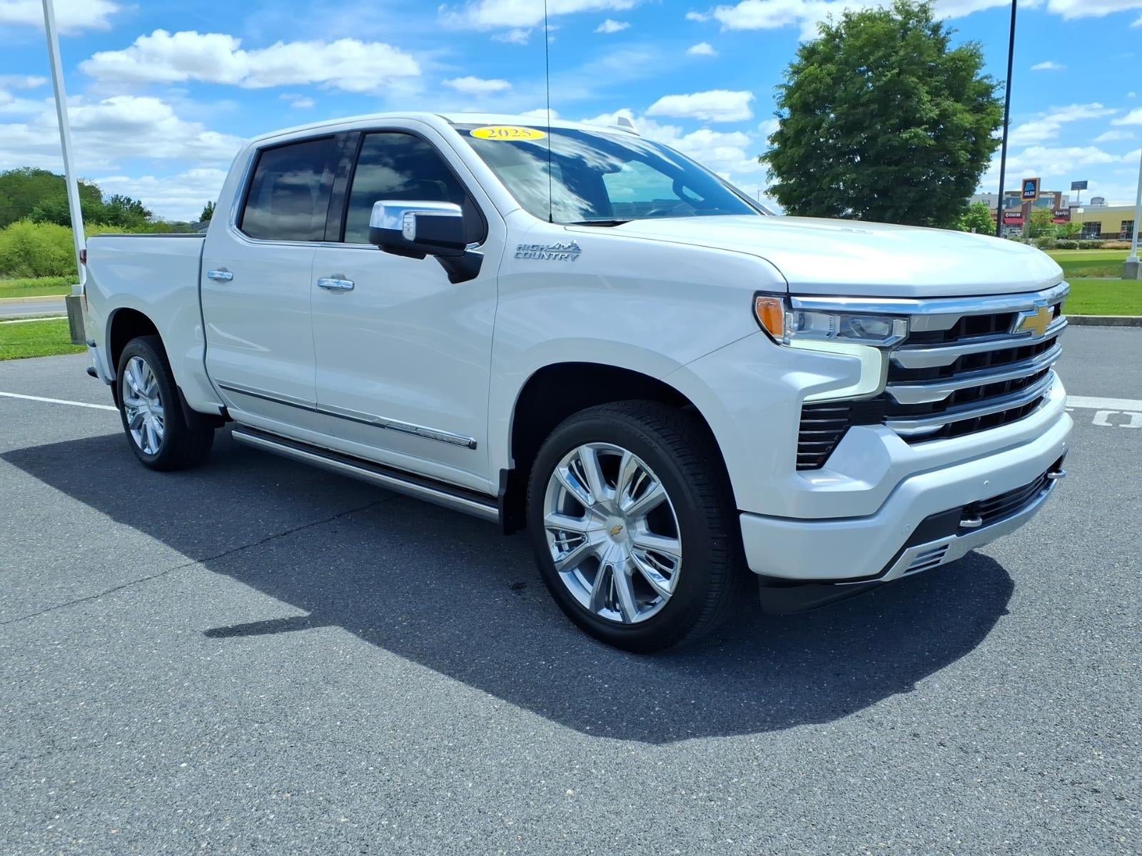 Used 2025 Chevrolet Silverado 1500 High Country AWD/4WD image 3
