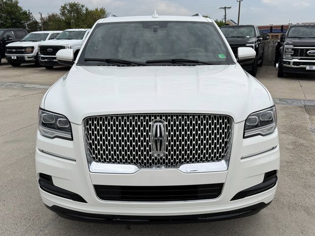 Used 2022 Lincoln Navigator Reserve w/ Monochromatic Package image 2