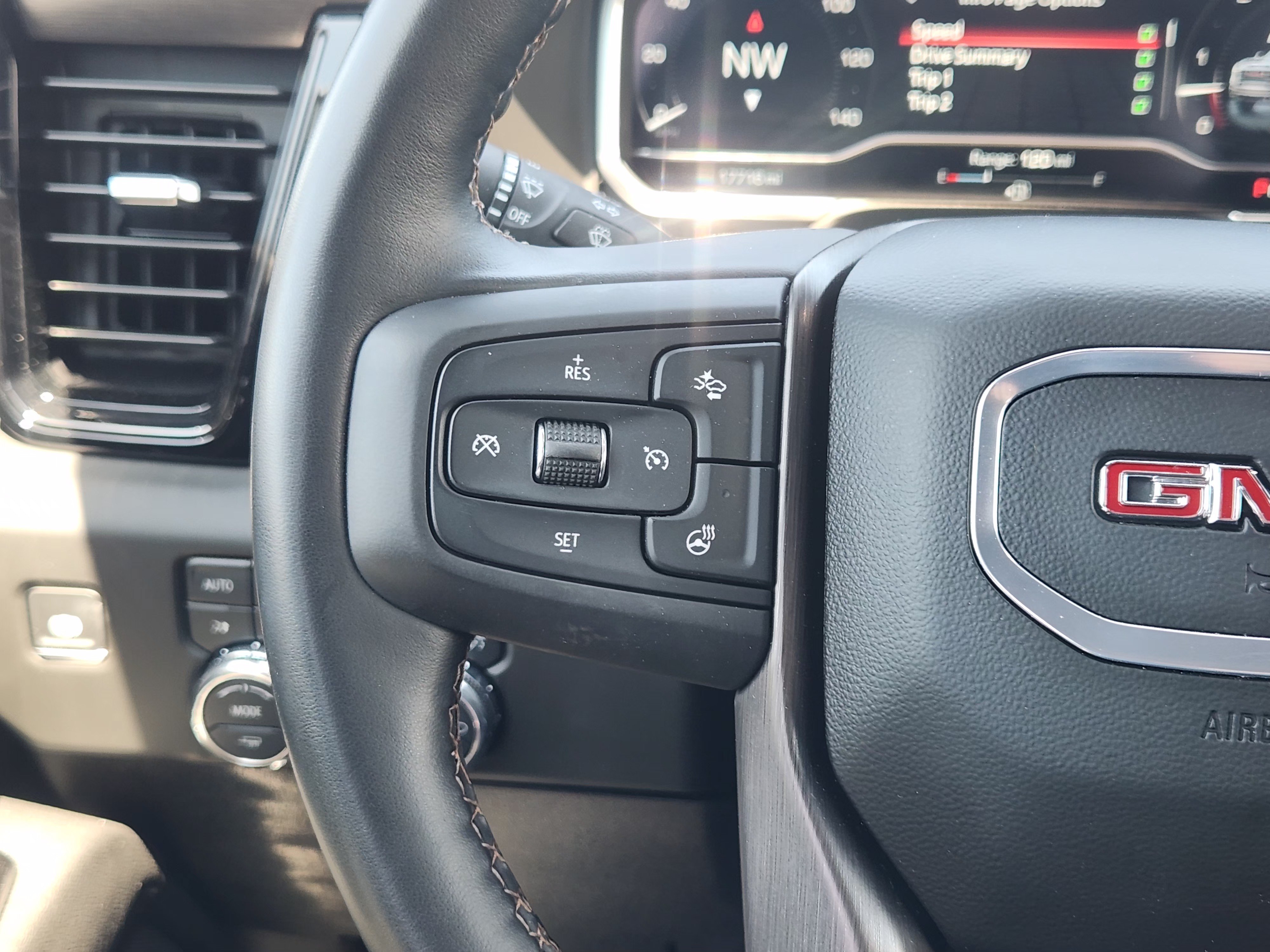 Used 2025 GMC Sierra 2500 AT4 AWD/4WD image 28