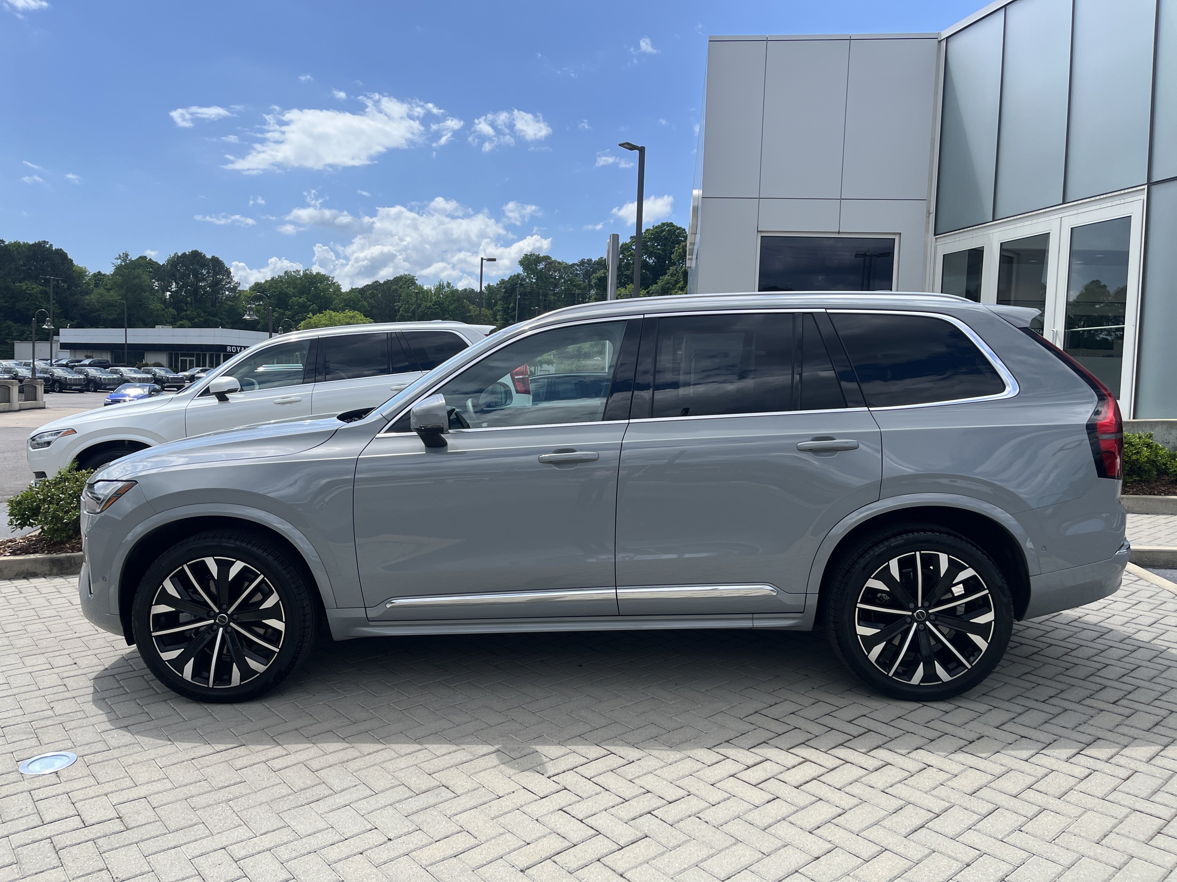 New 2026 Volvo XC90 B6 Plus w/ Protection Package Premier AWD/4WD image 2