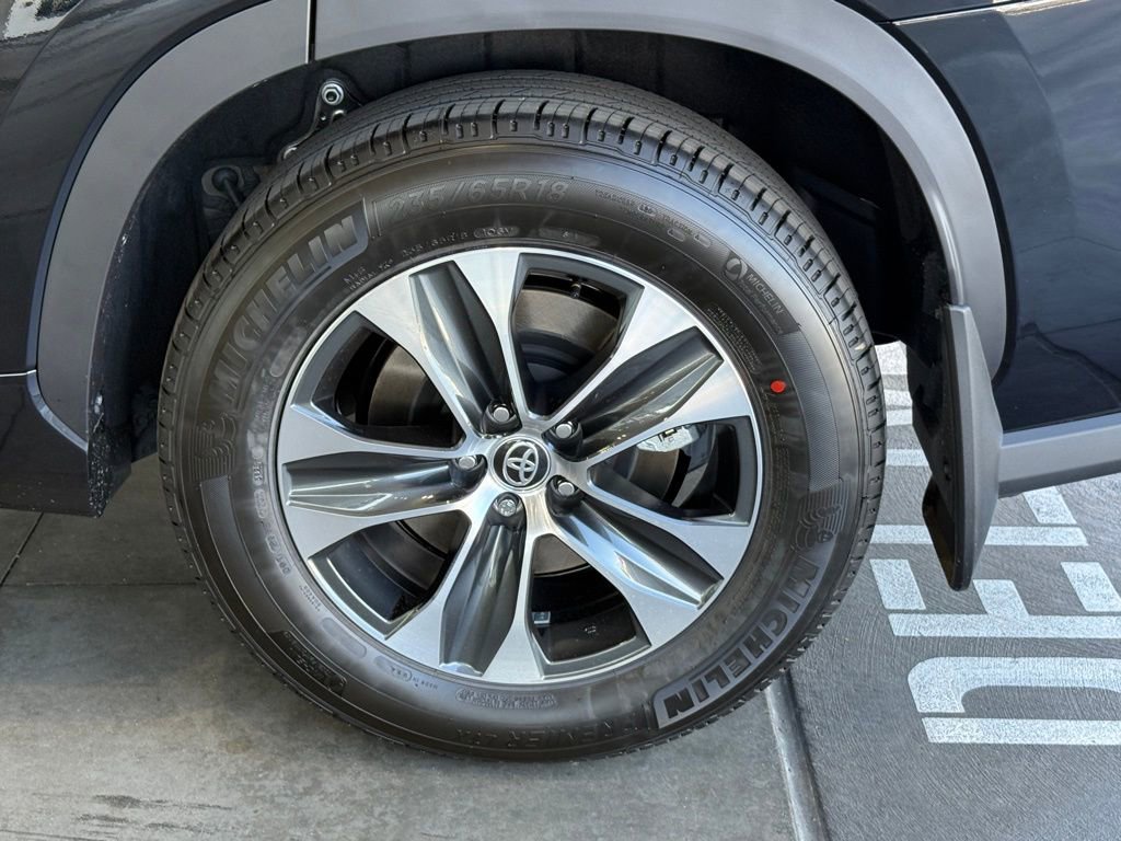 New 2025 Toyota Highlander XLE image 13