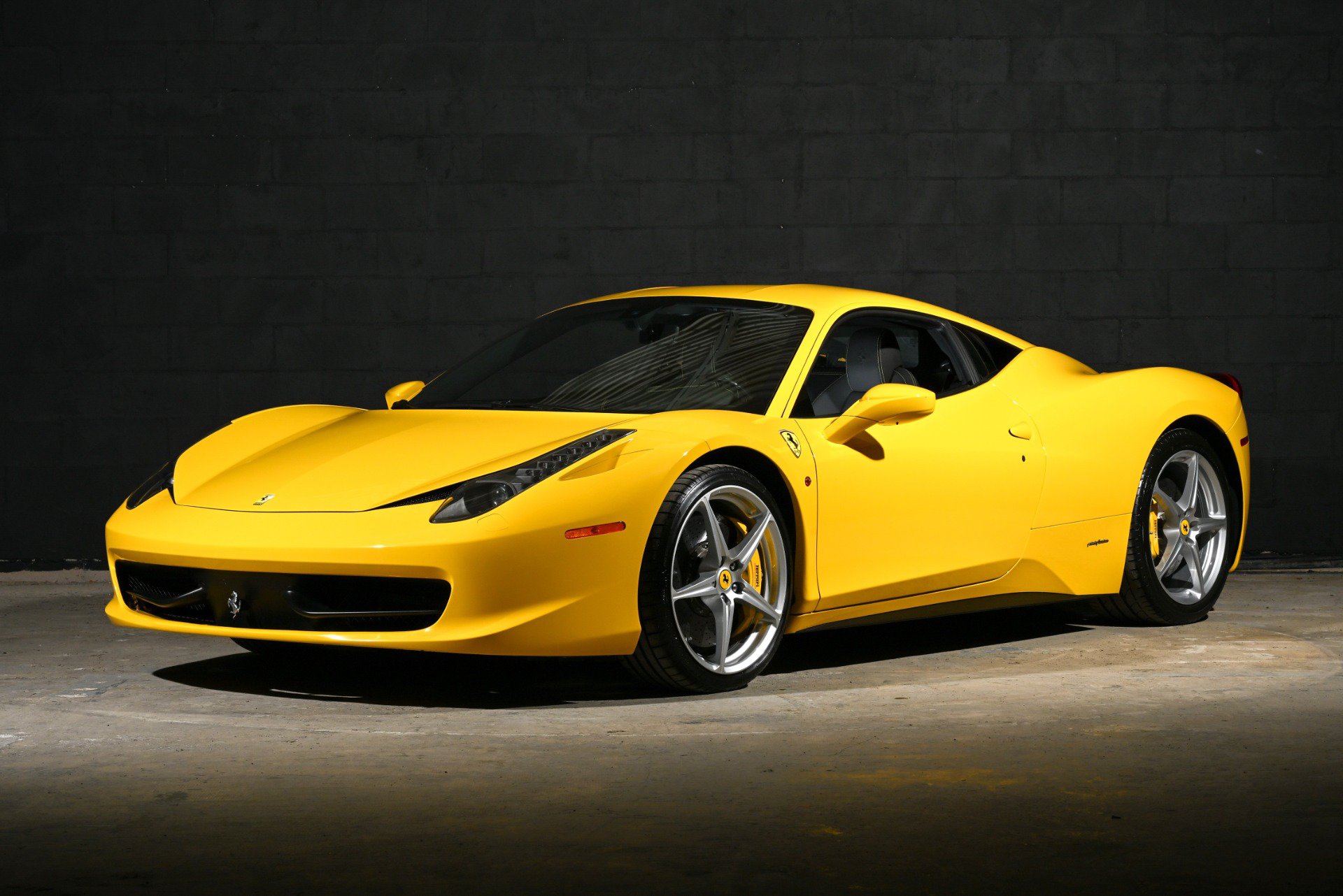 Used 2011 Ferrari 458 Italia Coupe RWD image 2