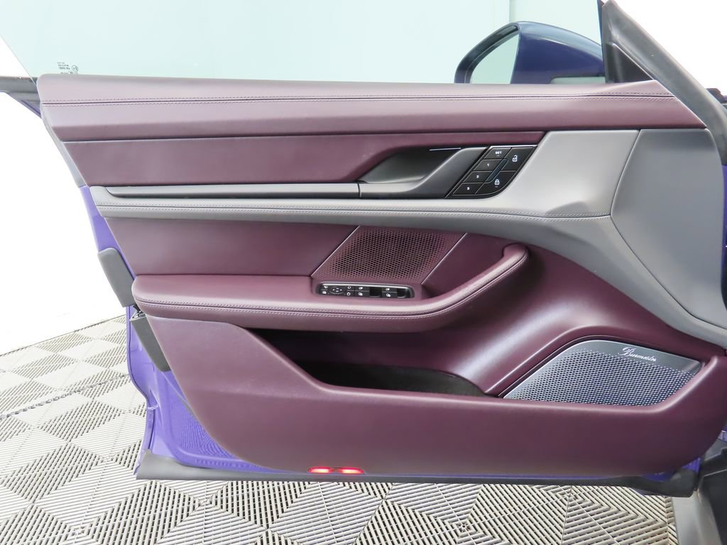 Used 2022 Porsche Taycan 4S image 24