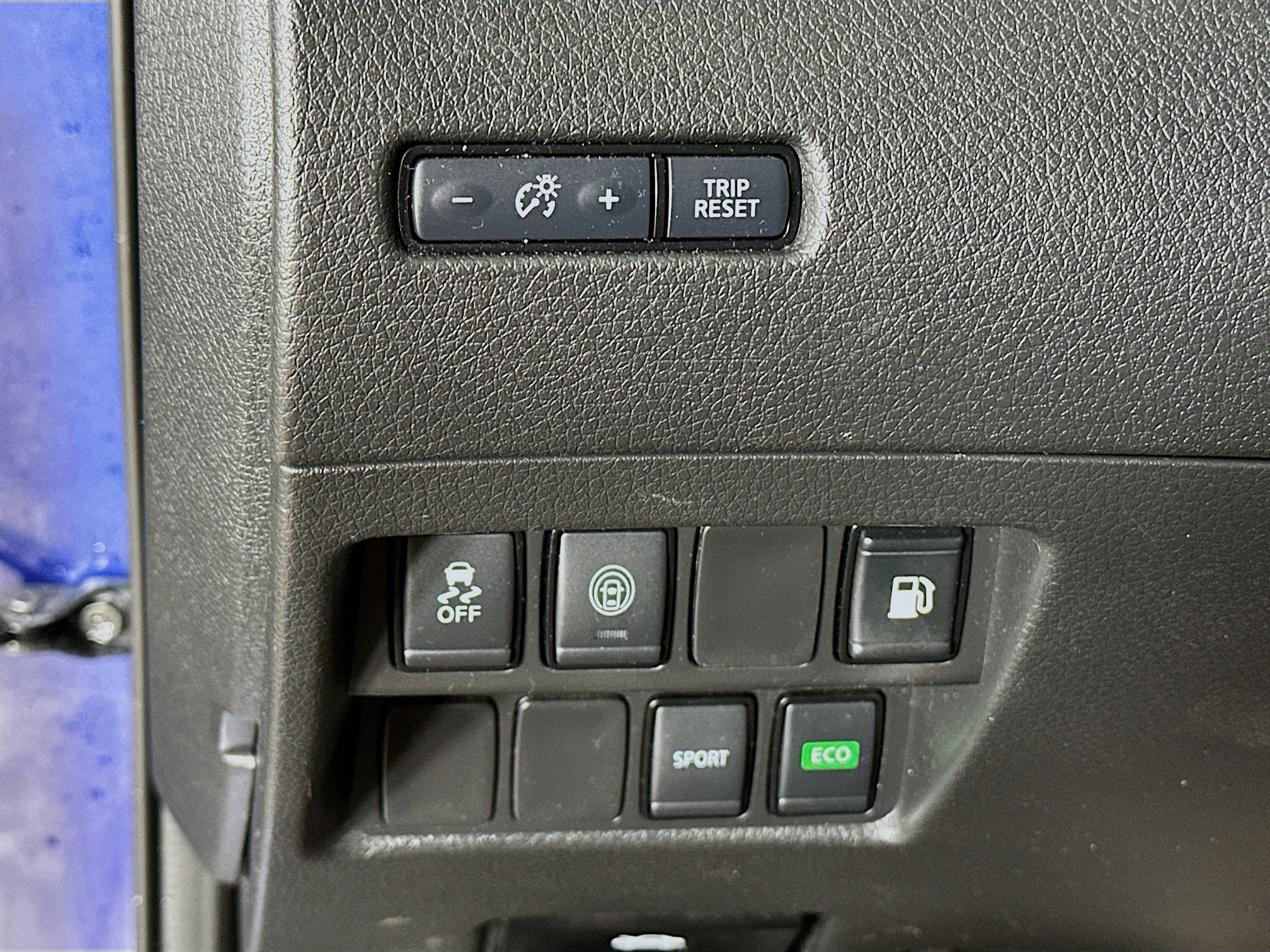 Used 2020 Nissan Rogue S FWD image 17