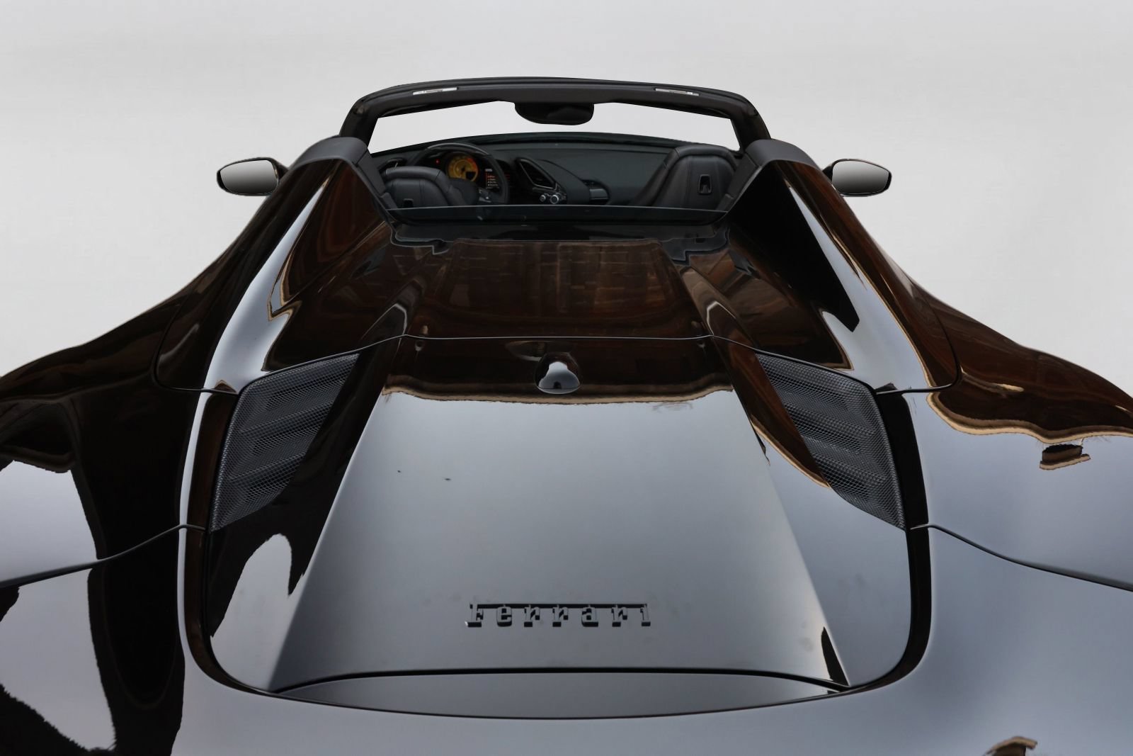 Used 2016 Ferrari 488 Spider RWD image 9