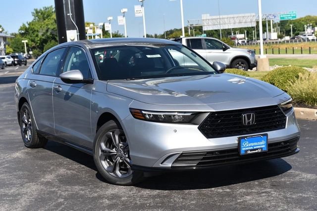 New 2026 Honda Accord EX-L image 2