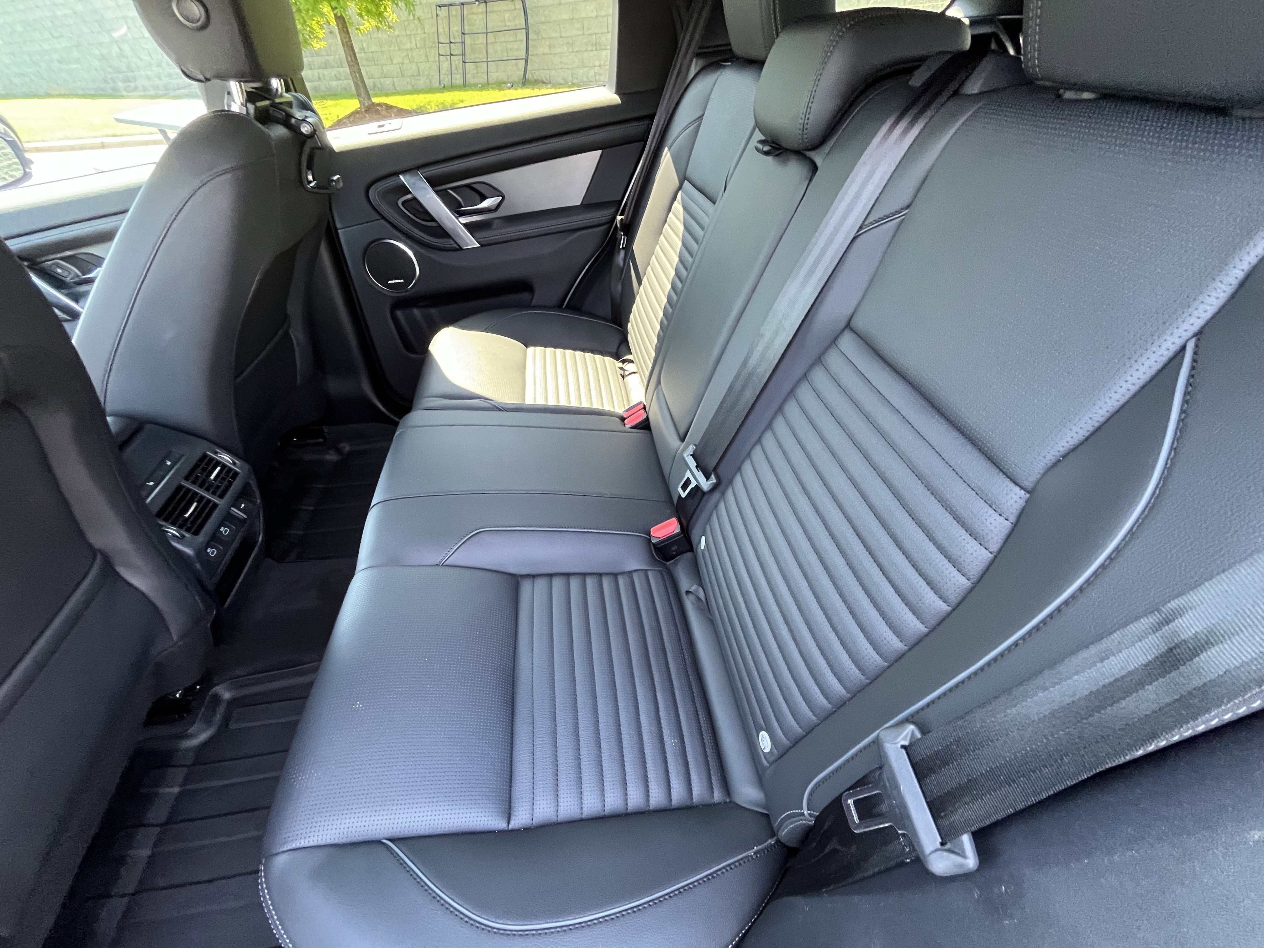 Certified 2025 Land Rover Discovery Sport Dynamic SE image 30