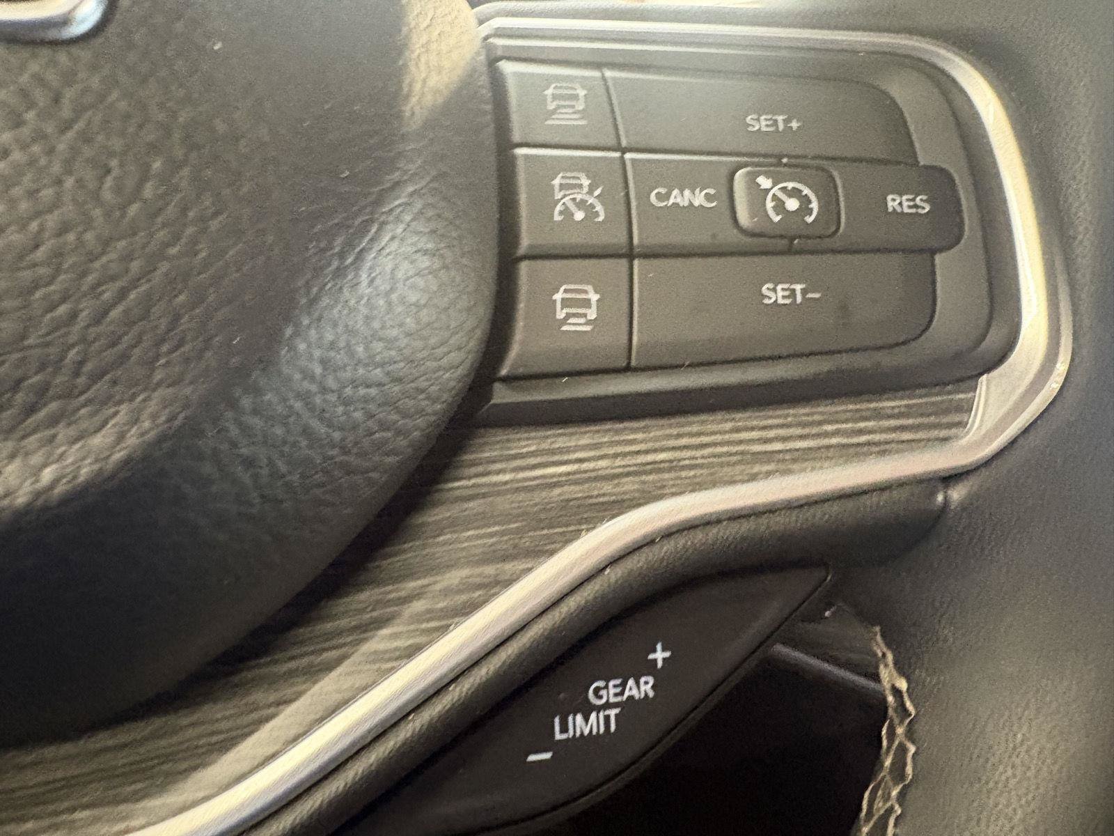 Used 2024 Jeep Wagoneer L Series II w/ Flexible Seating Group AWD/4WD image 31