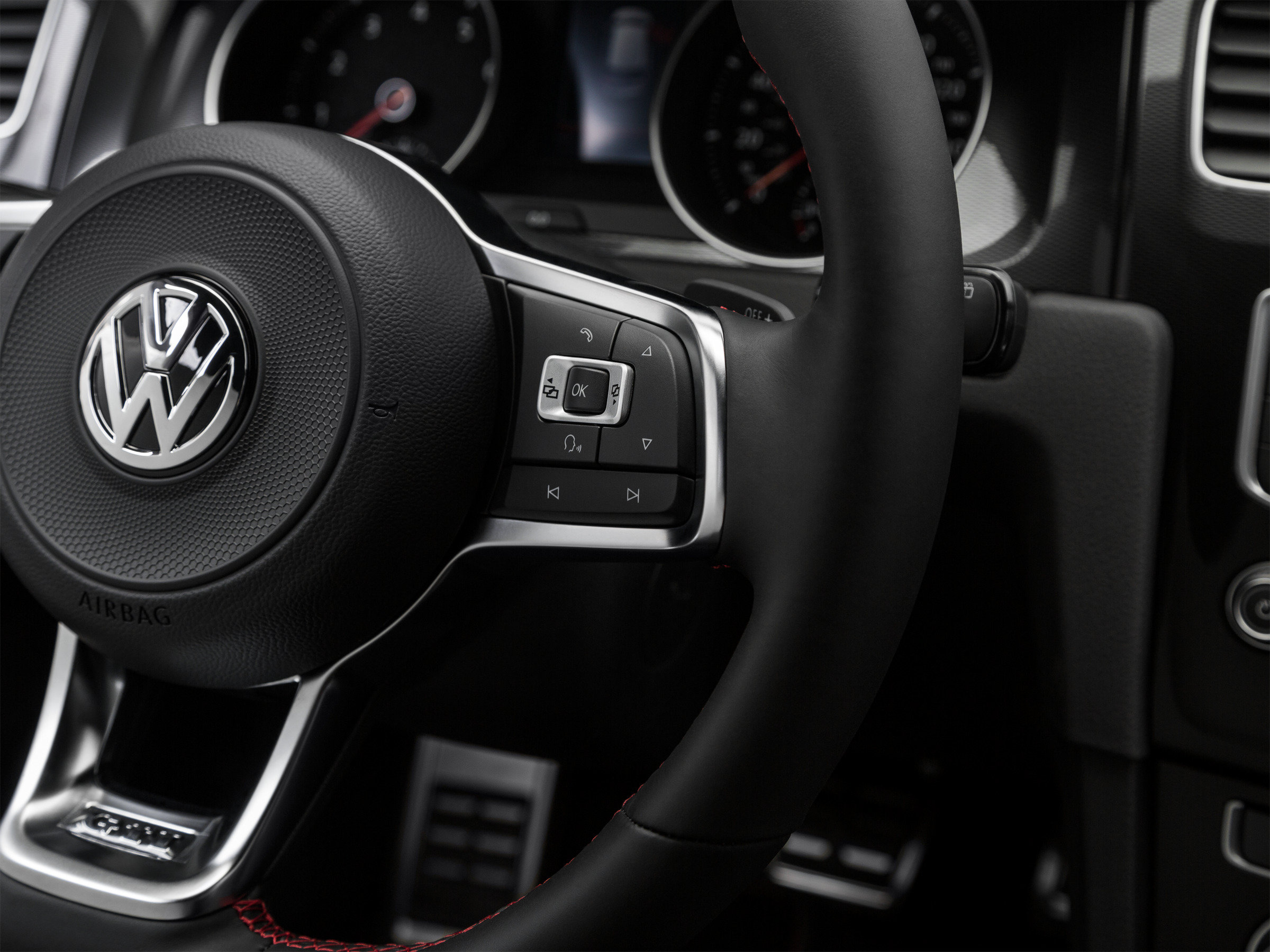 Used 2017 Volkswagen Golf 4-Door FWD image 32