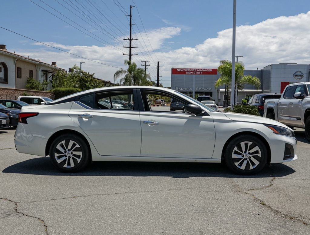 Used 2024 Nissan Altima 2.5 S FWD image 3