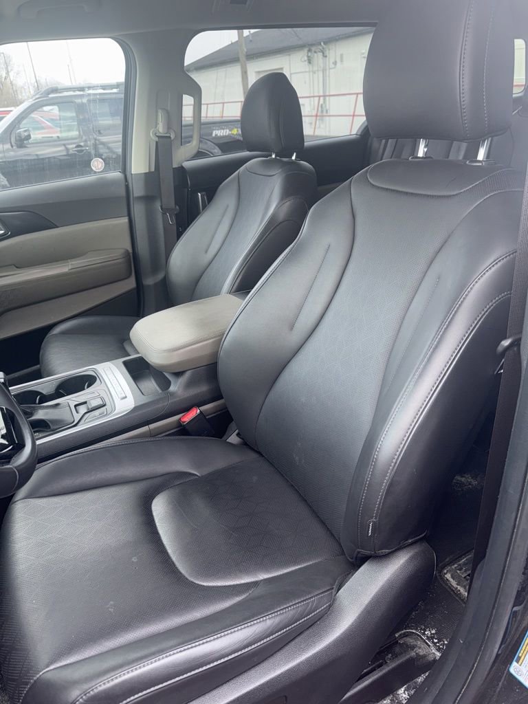 Used 2025 Kia Carnival image 6