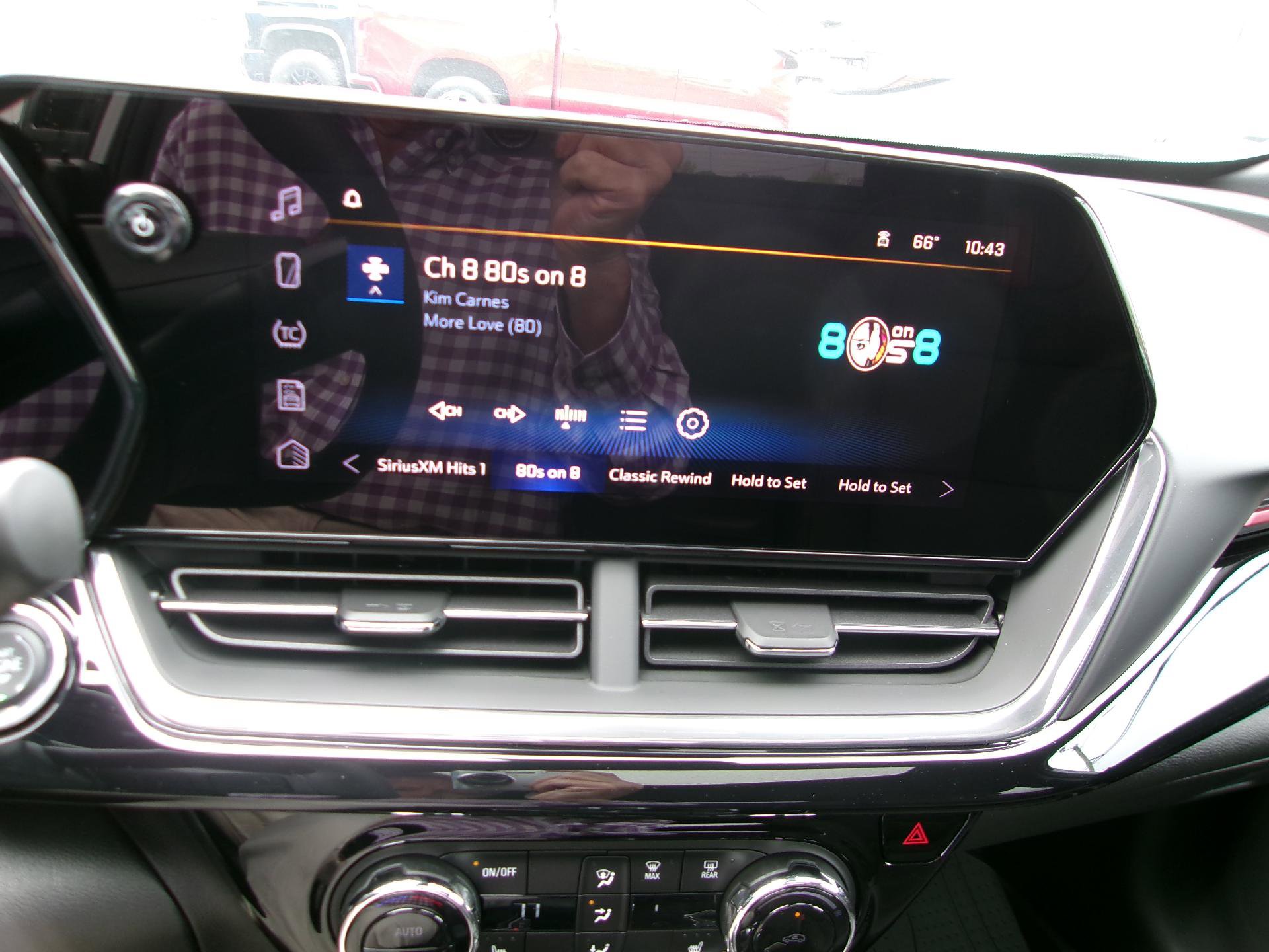 New 2026 Chevrolet Trax RS w/ Sunroof Package FWD image 15