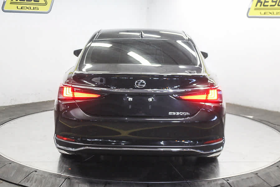 Used 2025 Lexus ES 300h w/ Accessory Package (Z1) FWD image 5