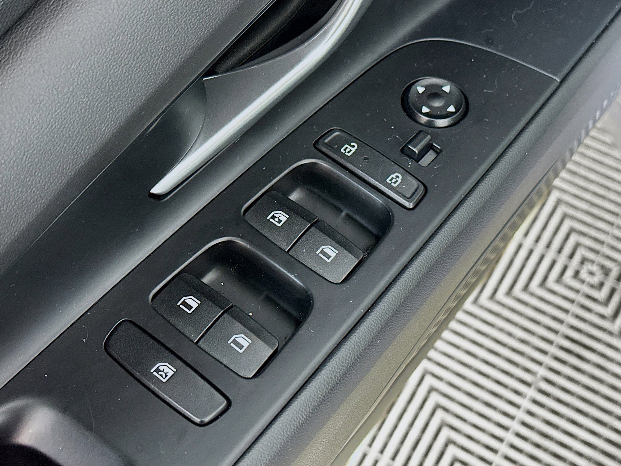 Used 2024 Hyundai Elantra SEL image 18