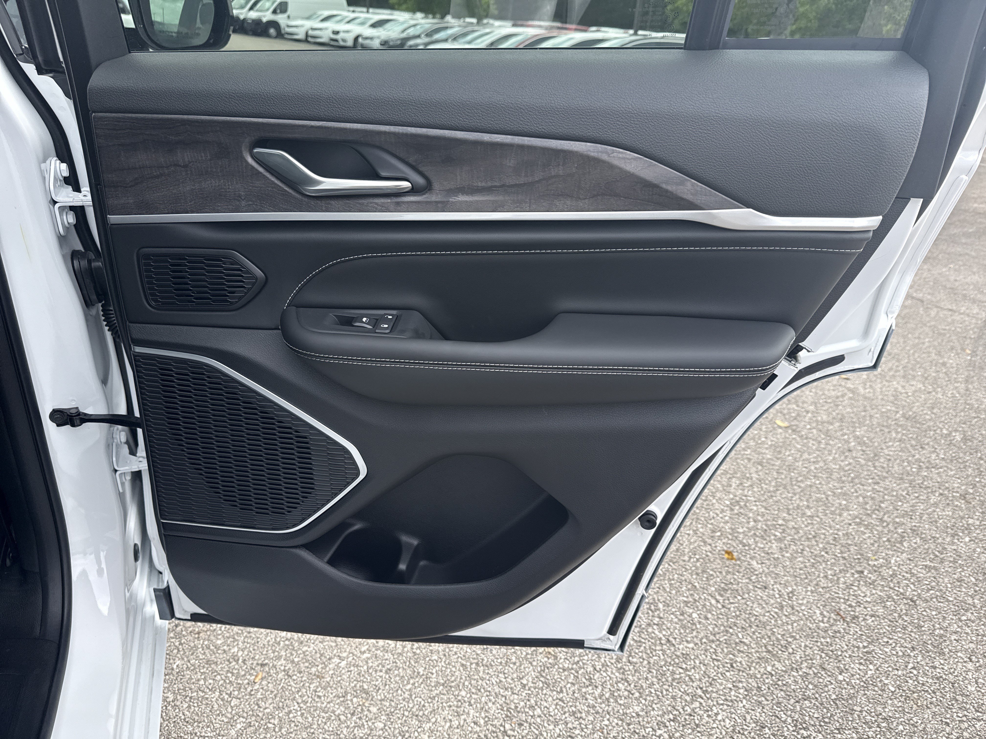 New 2026 Jeep Grand Cherokee Limited AWD/4WD image 16